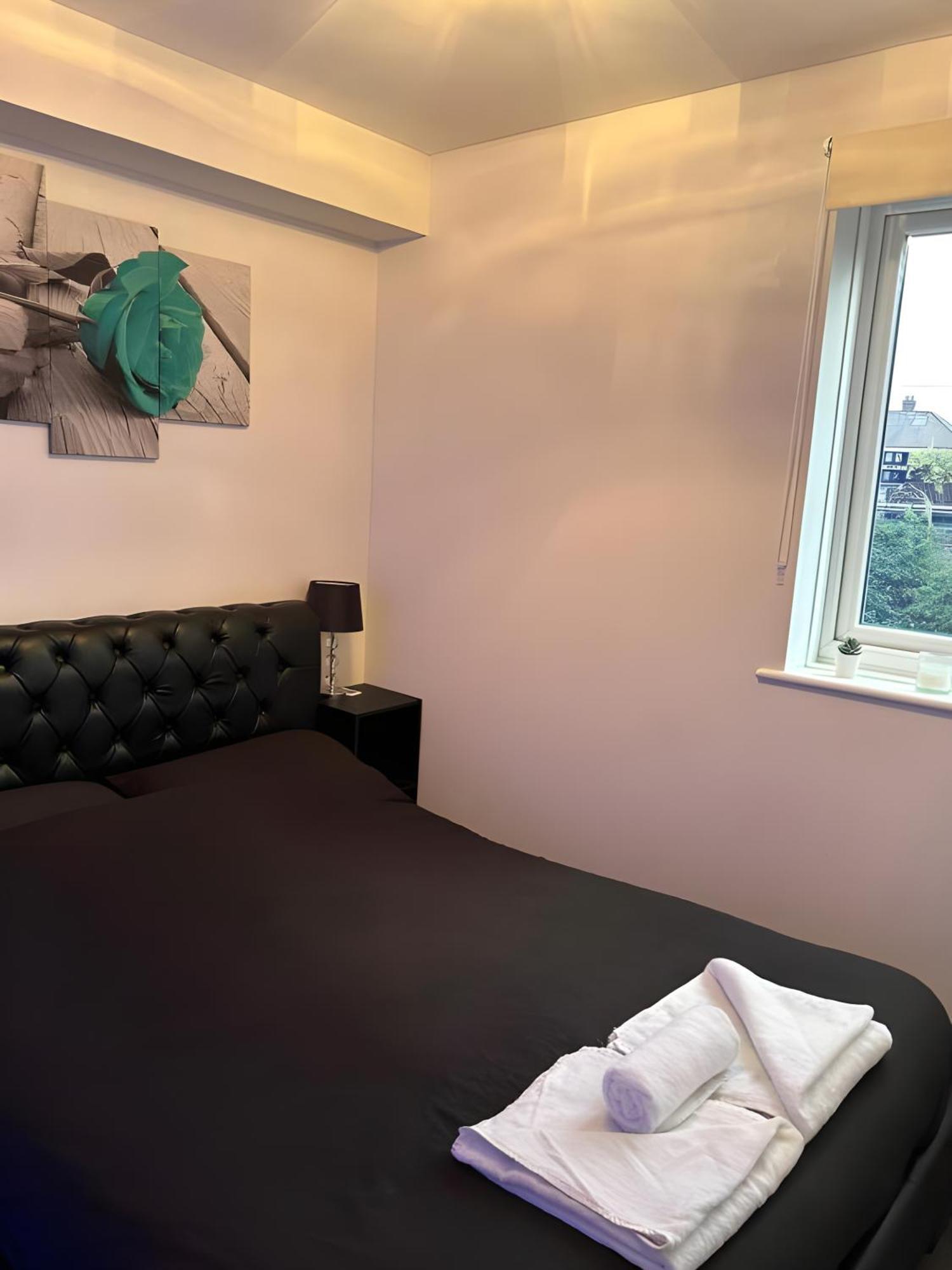 Sleek & Stylish - E15 Apartment With Parking London Exteriör bild