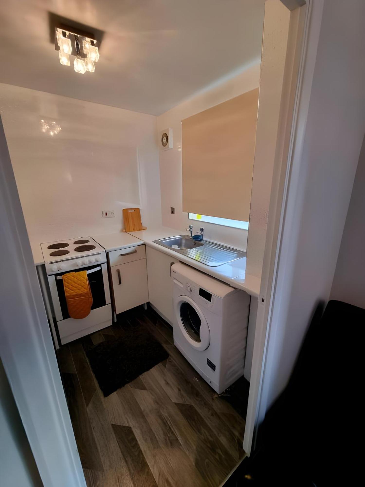 Sleek & Stylish - E15 Apartment With Parking London Exteriör bild