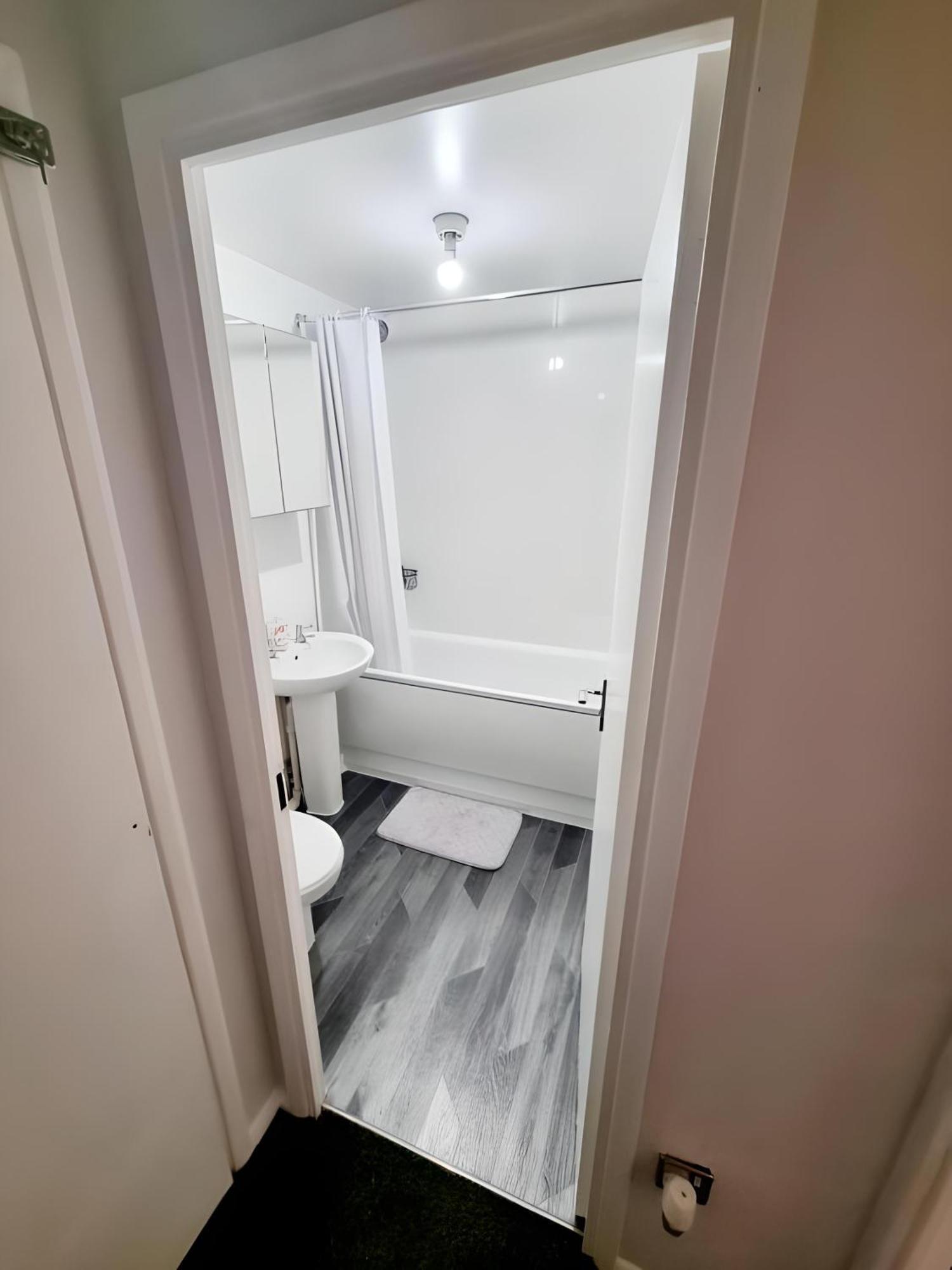 Sleek & Stylish - E15 Apartment With Parking London Exteriör bild